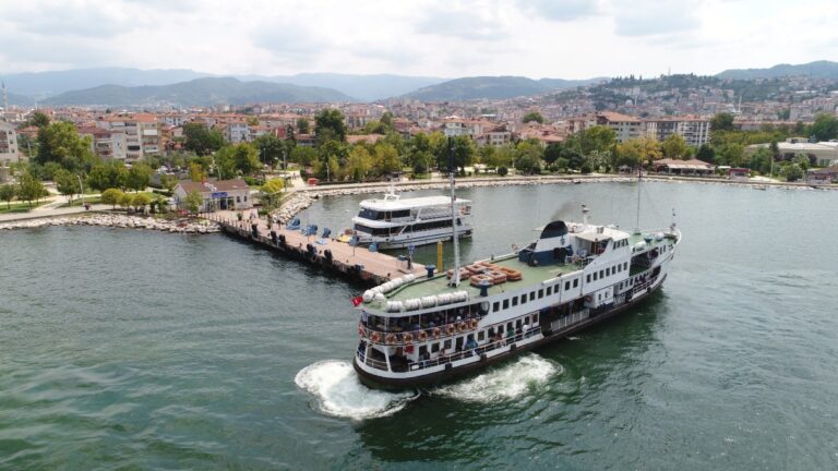 Kocaeli Büyükşehir Belediyesi, vapur ücretlerini yarıya indirdi,  direkt seferler ekledi