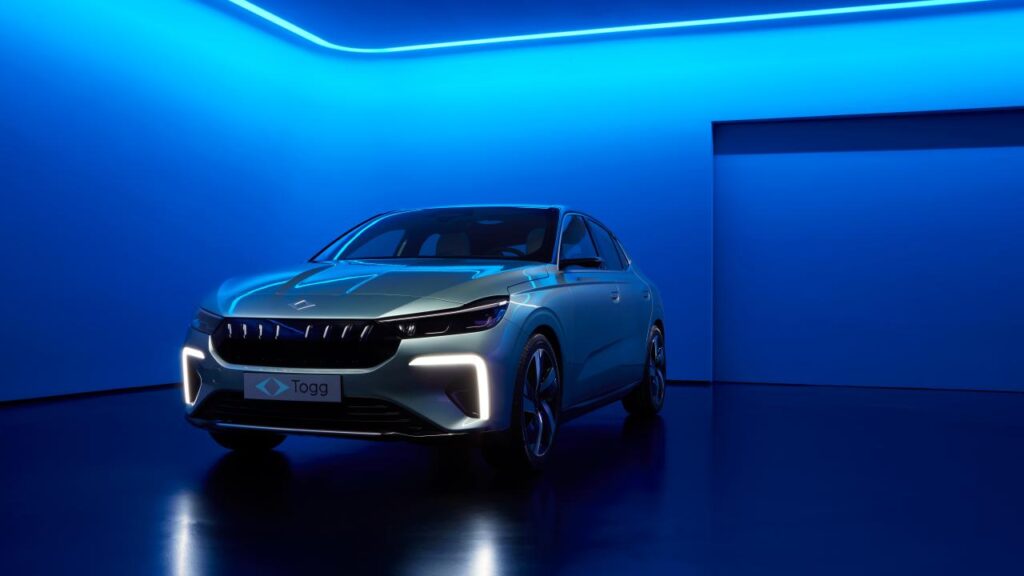 Türkiye’nin yerli ve milli gururu T10F Togg, ön satış öncesi deneyim merkezlerinde ziyarete açıldı…