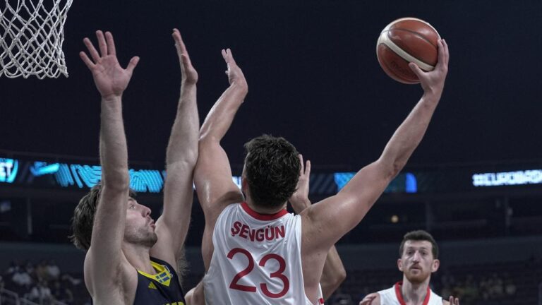 Cumhurbaşkanlığı Kabinesi üyeleri, 2025 FIVB Dünya Şampiyonası’nda A Milli Basketbol Takımı’nı tebrik etti