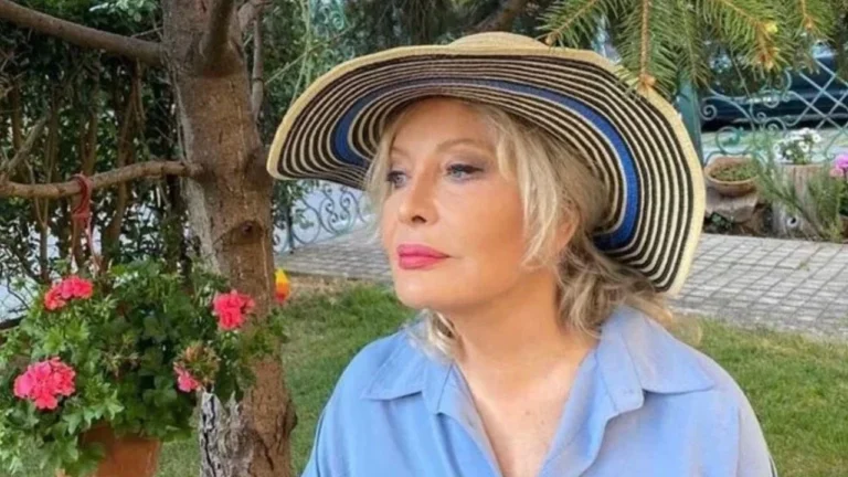 Kariyeri boyunca birçok başarılı şarkıya imza atan Emel Sayın’ın nereli olduğunu duyan herkes şoke oluyor