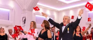 Hollanda’nın en renkli insanı Bülent TÜRKER’den muhteşem bir tören daha…