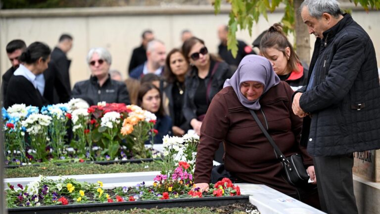 TUSAŞ’ta yaşanan terör saldırısının üzerinden 1 yıl geçti. TUSAŞ Şehitleri, Ankara’da kabirleri başında dualarla anıldı.