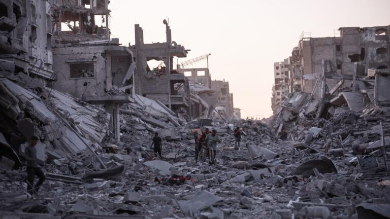 Gazze Şeridi’ndeki Filistin hükümeti, 24 saat içerisinde en az 5 bin saha, hizmet ve insani görevi tamamladı