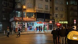 Kocaeli’nin Gebze ilçesinde çöken 7 katlı apartmanın yakınındaki bir bina daha tedbiren boşaltıldı…