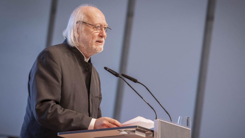 2025 Nobel Edebiyat Ödülü, “etkili ve vizyoner” eserlerinden dolayı 71 yaşındaki Macar yazar ve senarist Laszlo Krasznahorkai’ya verildi…