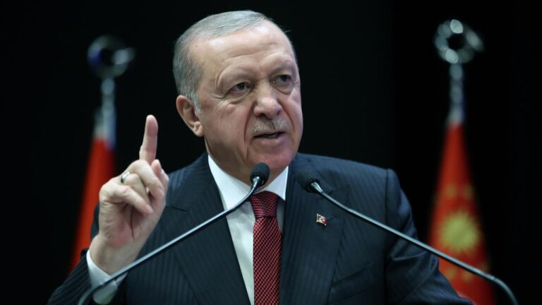 Cumhurbaşkanı Erdoğan: Özel, Brüksel’de laf üretirken biz Anadolu’da eser üretiyoruz