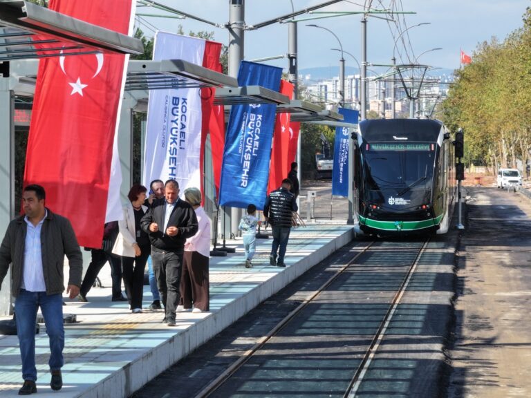 Kocaeli’de Stadyum tramvay hattı  açıldı, sırada Kartepe var 