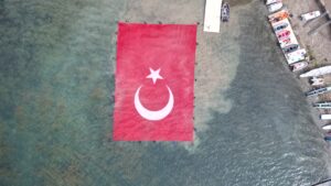 Sapanca Gölü’nde Açılan En Büyük Türk Bayrağı!