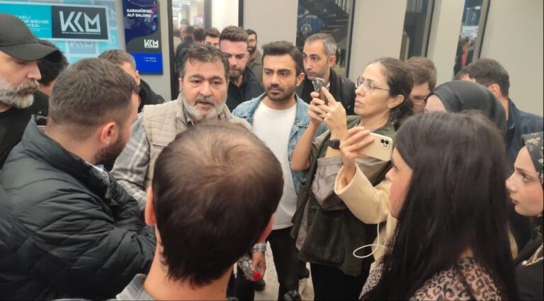 CHP’li marjinal gruplar, CHP Kocaeli İl Kongresi’nde Gazeteci Erdal Sertel’e saldırdı…