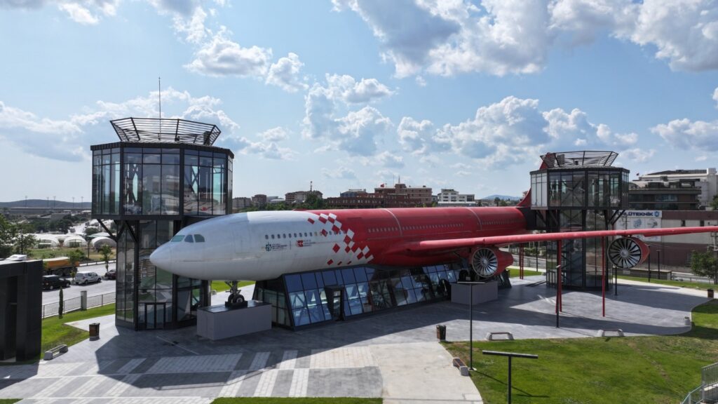Kocaeli Büyükşehir Belediyesi’nin vizyoner projesi, Bilimin yeni rotası UçakPark kapılarını açtı…