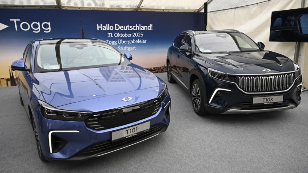 Türkiye’nin yerli ve milli otomobil hayalini gerçekleştiren Togg, Avrupa’da ilk teslimatlarına başladı…