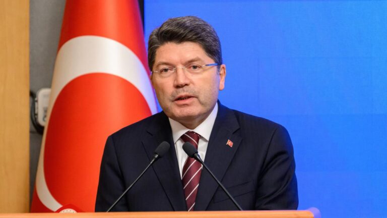 Adalet yatırımlarını anlatan bir video paylaşan Adalet Bakanı Tunç, “Adaletin yüzyılını güçlü temellere inşa ediyoruz”