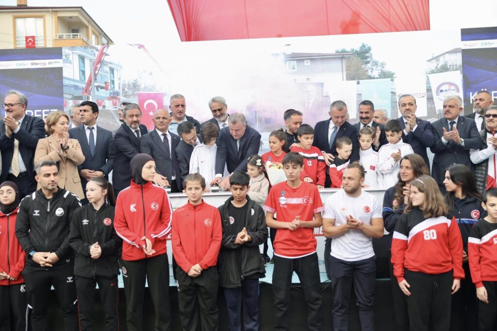 Gençlik ve Spor Bakanı Osman Aşkın Bak, Kocaeli’n Körfez ilçesinde Kapalı Spor Salonun temelini attı…