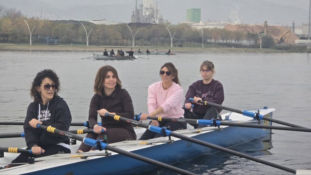 Kocaeli Sümerspor’dan anlamlı etkinlik: Bu kez Öğretmenler Kürek Çekti 