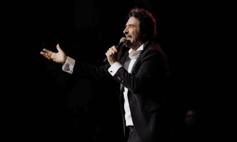 Türk Halk Müziği sanatçısı Mahsun Kırmızıgül Moskova’yı büyüledi