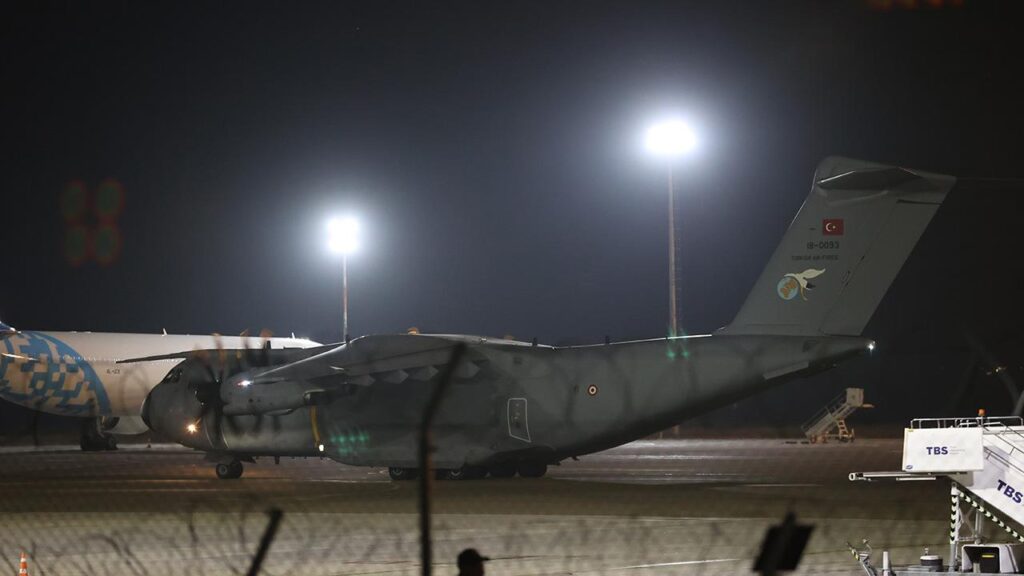 Gürcistan-Azerbaycan sınırında düşen “C130” tipi askeri kargo uçağında şehit olan askerlerin naaşları Ankara’ya getirildi…