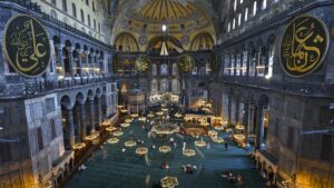 Ayasofya’nın restorasyonunda “zeminin tahrip edildiği” iddialarına yalanlama