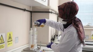 Ankara Gıda Kontrol Laboratuvarı’nda, yılda yaklaşık 1 milyon 800 bin gıda analizi yapılıyor.