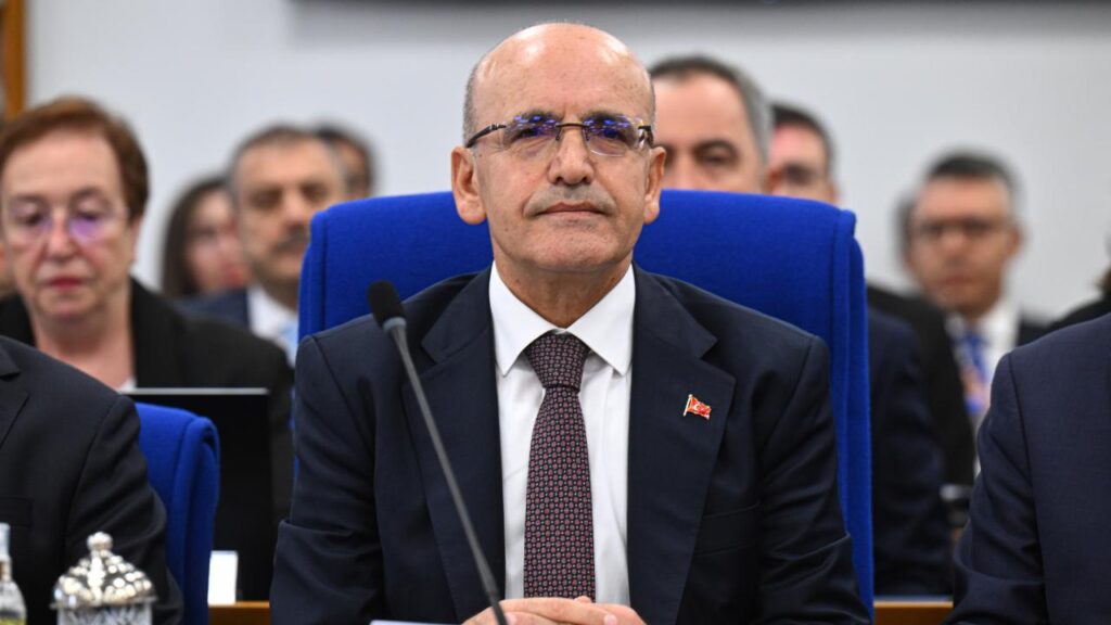 Hazine ve Maliye Bakanı Şimşek, TBMM Plan ve Bütçe Komisyonunda, 2026 yılı bütçelerine ilişkin sunum yaptı.