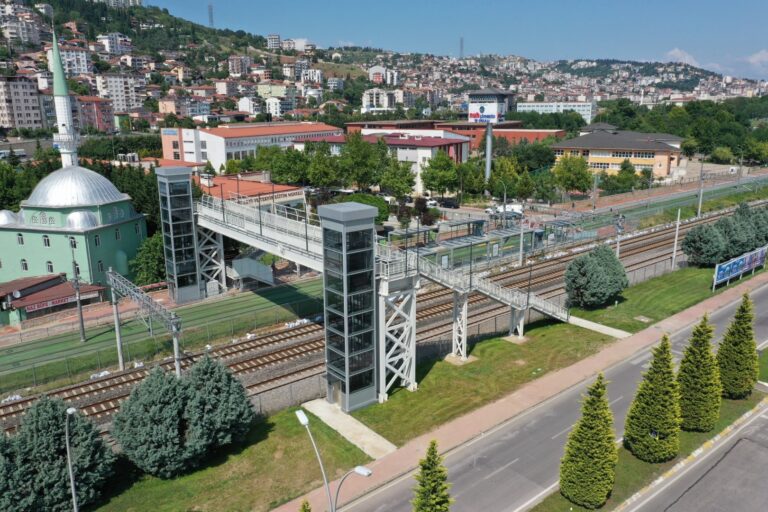 Kocaeli Büyükşehir Belediyesi’den: Son 6 yılda 18 yeni üst geçit, 38 engelli asansörü