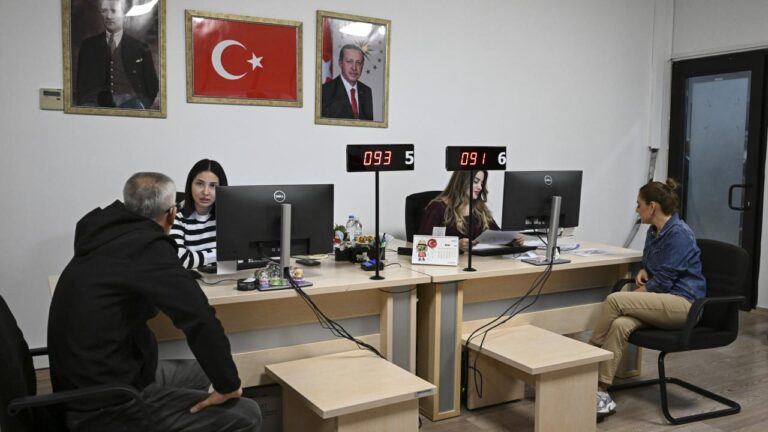 Toplu Konut İdaresi Başkanlığı’ndan (TOKİ) dar gelirli vatandaşlar için 81 ilde 500 bin sosyal konut inşa edilecek…