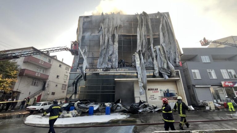 Kocaeli’deki depo yangınıyla ilgili 7 kişi açığa alındı