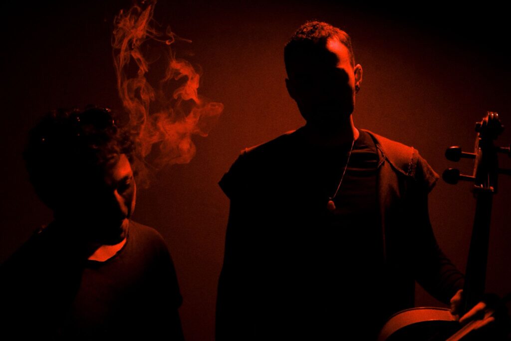 Elektronik müzik dünyasının yeni yükselen ikilisi Mass Cust…