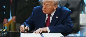 Donald Trump 900 milyar dolarlık savunma bütçesini imzaladı