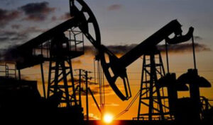 Petrolde Venezuela gerilimi: Arz endişesi fiyatları yükseltti