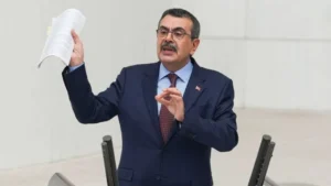 Milli Eğitim Bakanı Yusuf Tekin, “İzmir’in okullarında tuvaletlerde sabun var ama çeşmelerinde su akmıyor”