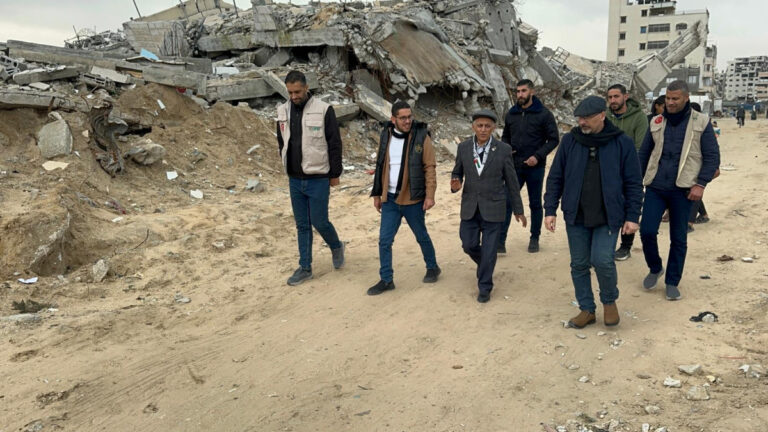 Katil, soykırımcı İsrail yıktı, Kocaeli Büyükşehir Gazze’ye 2 bin kişilik çadır cami kurdu…