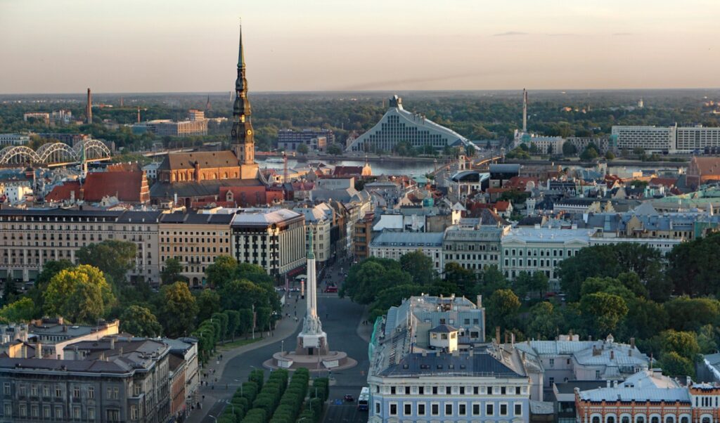 AB Kapısı Letonya’dan Geçiyor: Oturum İzni Almanın Şartları Neler?