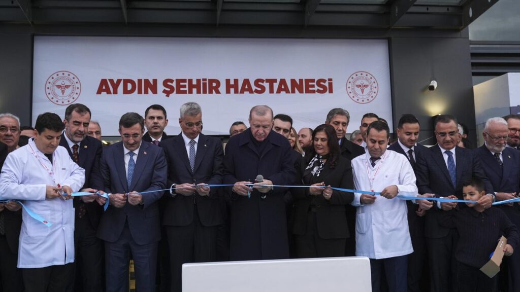 Aydın Şehir Hastanesi hizmete açıldı