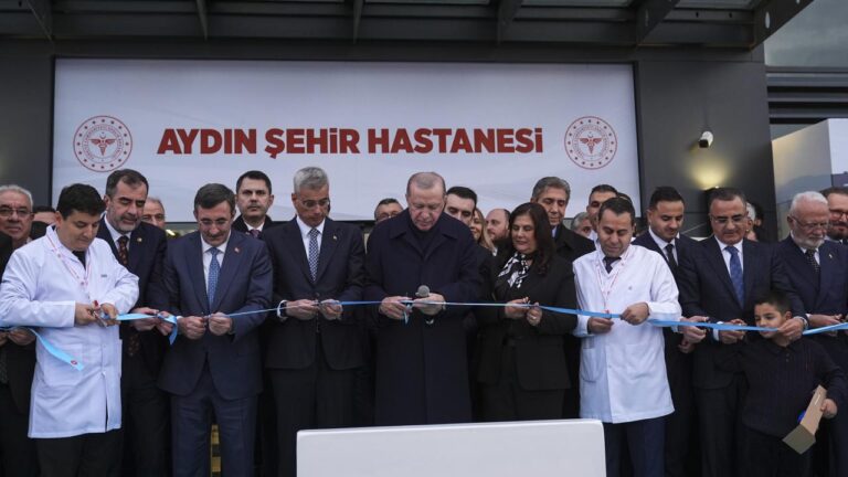 Aydın Şehir Hastanesi hizmete açıldı