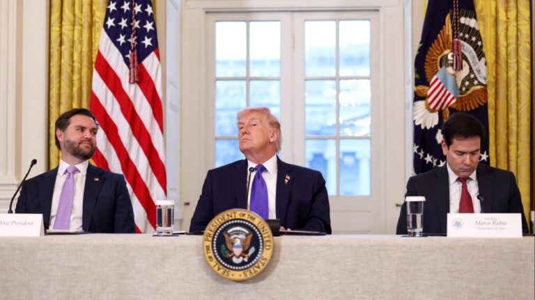 ABD Başkanı,Venezuela’dan Grönland’a, İran’dan Suriye’ye kadar birçok başlıkta dikkat çeken açıklamalarda bulundu.