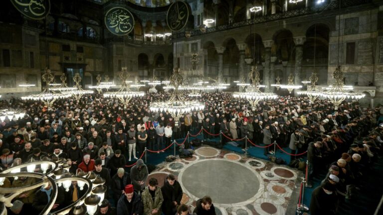 Camilerde ilk teravih coşkusu bugün…