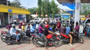 ABD ve İsrail’in İran’a başlattığı savaşın ardından Asya’da günlük yaşamı durma noktasında: Karneyle yakıt dönemi