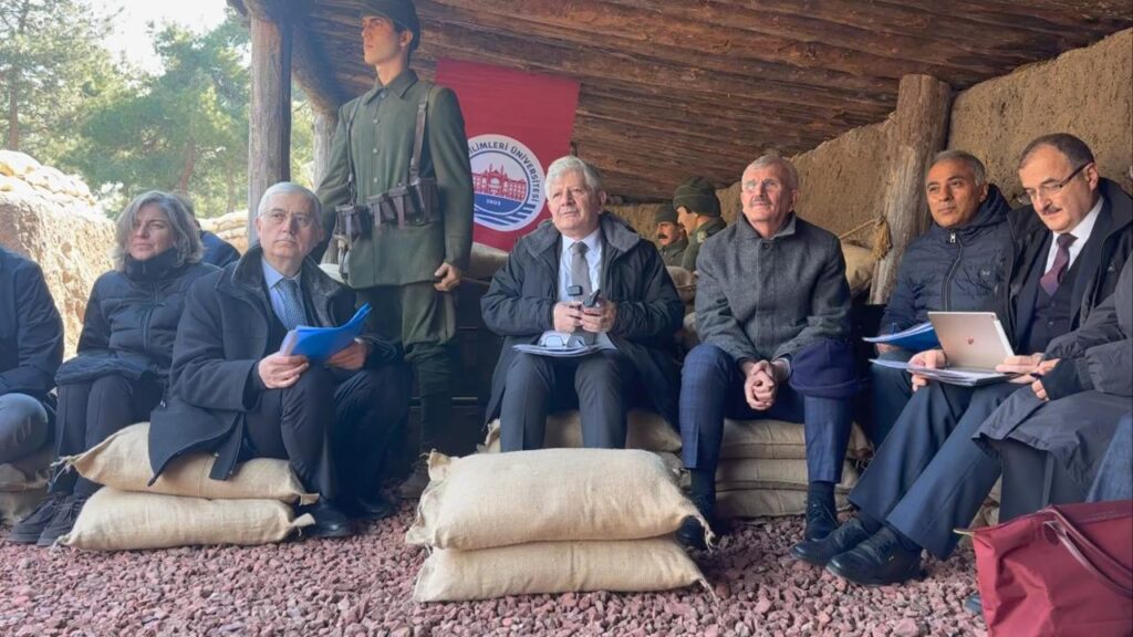 Şehit düşen tıbbiyelilerin anısına tarihi siperlerde toplandılar