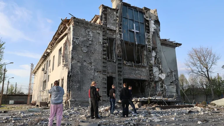 Ukrayna’ya 230’dan fazla İHA ile saldırı: Zelenskiy’den ABD’nin Rus petrolü kararına tepki