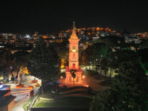 Kocaeli’n tarihi simgesi Saat Kulesi gündüz başka gece başka güzel
