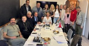 Set öncesi sürpriz kutlama “Talibim Var” Dizisi İçin Bugün Çekimlere Başlıyor