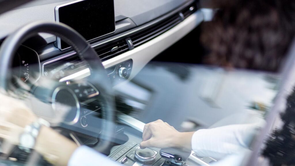 Araçlardaki ses ve görüntü sistemleri için yönetmelik geliyor