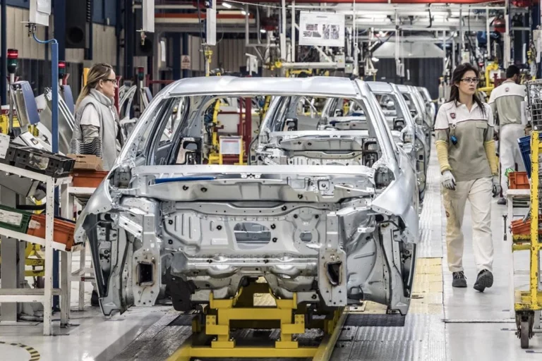 Bursa’da OYAK Renault ve TOFAŞ’ın fabrikalarında yılın ilk çeyreğinde üretilen otomobillerin yarısı yurt dışına gönderildi…