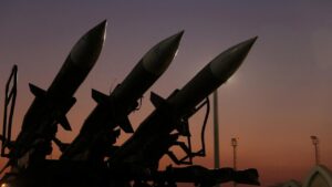 İran Devrim Muhafızları Ordusu, İsrail’in Lübnan’a yönelik saldırıları derhal durdurmaması halinde, “pişman edici bir karşılık” vereceklerini bildirdi.