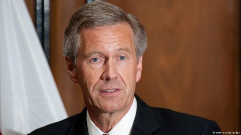 KOSTÜ tarafından, Almanya Federal Cumhuriyeti’nin 10. Cumhurbaşkanı Christian Wulff’a “Fahri Doktora” unvanı