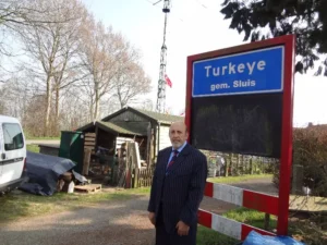 Amsterdam’da 10 Nisan’da Tarih Sahneye Çıkıyor: “Papa’cı olmaktansa Türklüğü terci ederim”