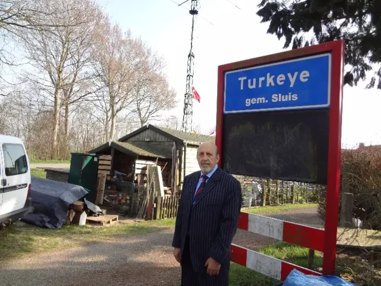 Amsterdam’da 10 Nisan’da Tarih Sahneye Çıkıyor: “Papa’cı olmaktansa Türklüğü terci ederim”