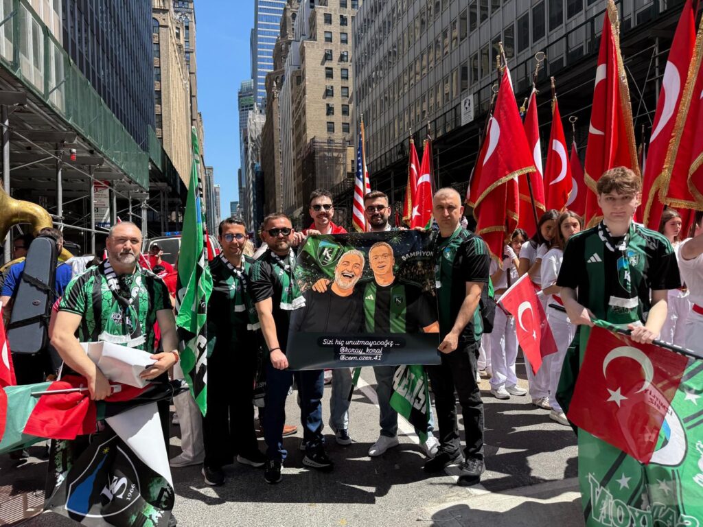 Kocaelispor USA’dan New York’ta Unutulmaz Türk Günü Yürüyüşü