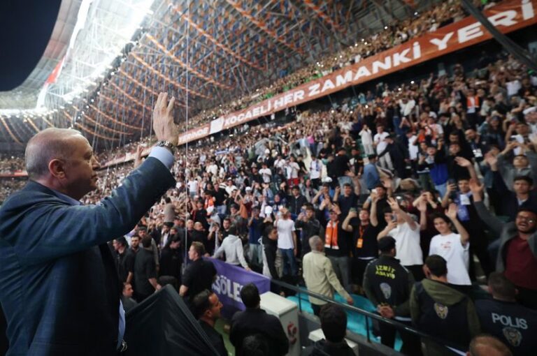Cumhurbaşkanı Erdoğan’ın AK Parti Gençlik Kollarınca Turka Kocaeli Stadyumu’nda düzenlenen “Bir Gençlik Şöleni Programı”nden notlar…