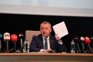 Kocaeli Büyükşehir Belediye Başkanı Büyükakın’dan CHP’li Meclis Üyesi’ne Müdahale!
